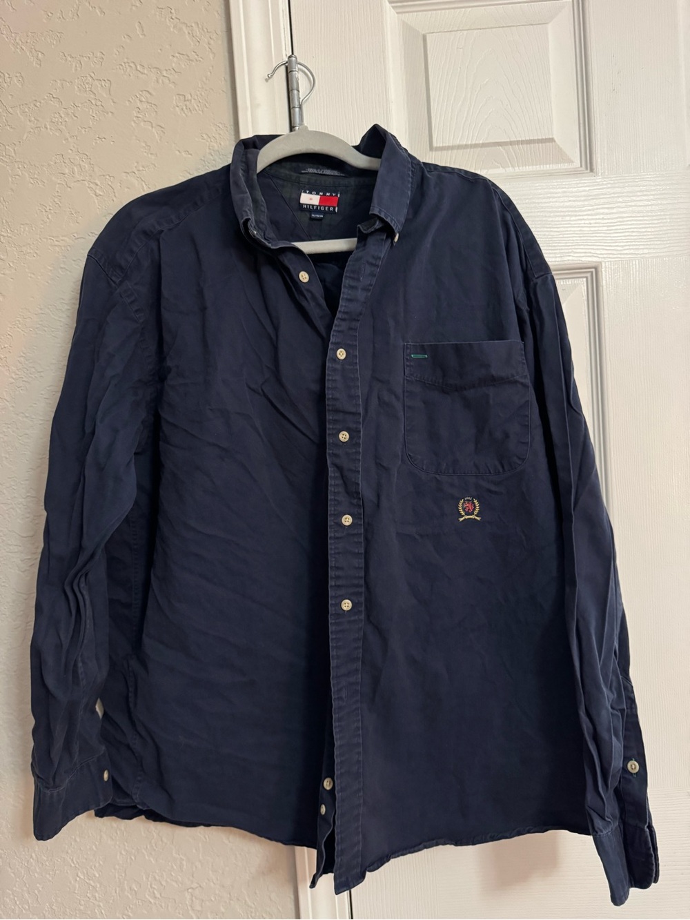 Men’s vintage 90s Tommy Hilfiger crest logo navy button down mens xl preppy y2k